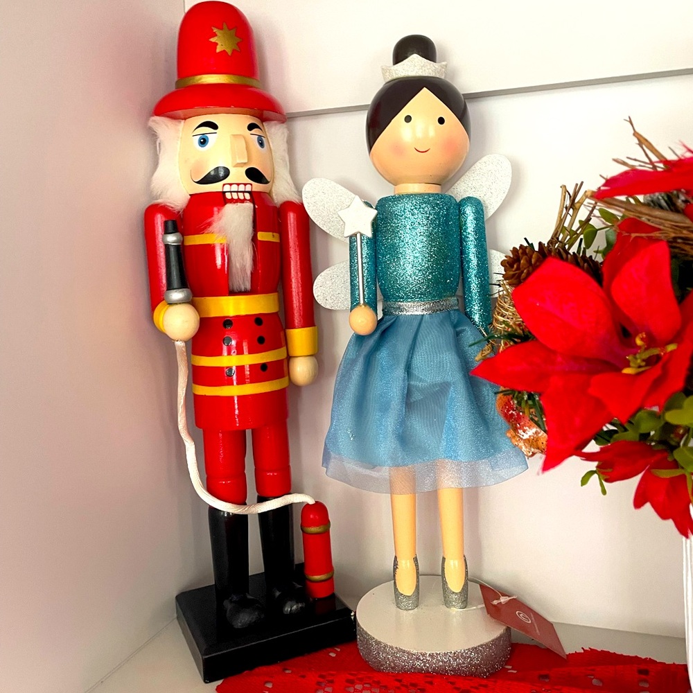 2pcs Nutcracker couple 12 inches made with wood
